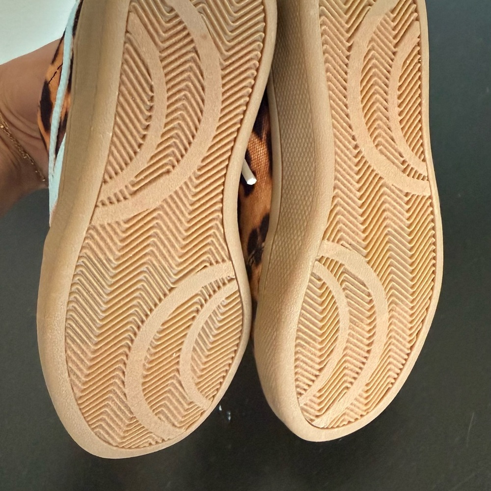 **New** Dolce Vita Leopard Print Sneakers with Cream Laces - Picture 3 of 5